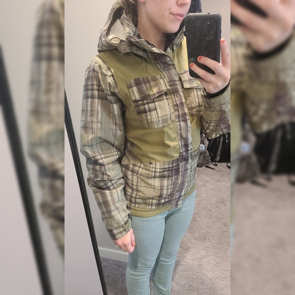 Snowboarding/skiing jacket - Picture 12 of 16